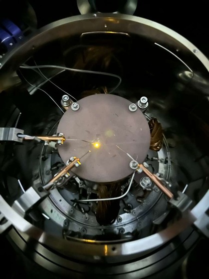 DLTS cryostat interior with probe contacts on wafer